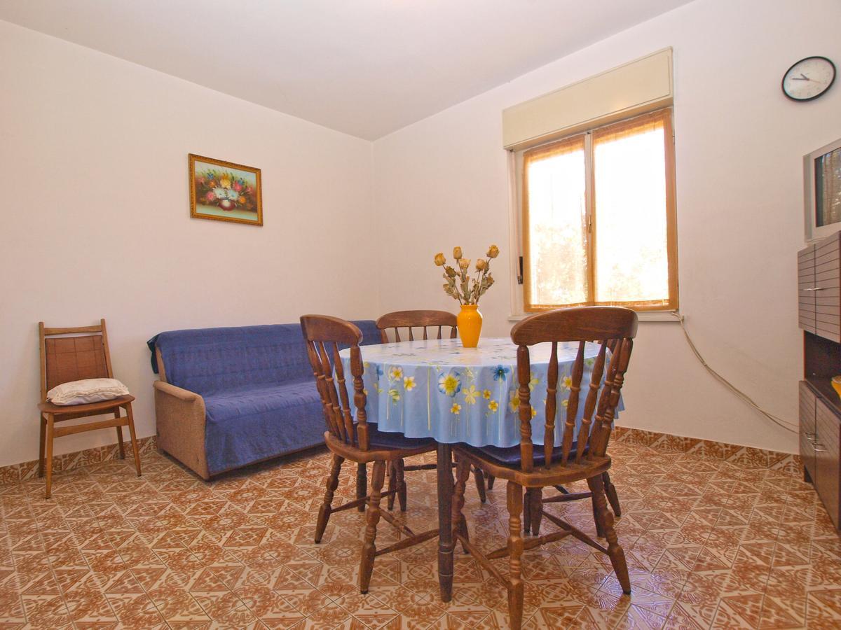 Mirela 1554 Pula